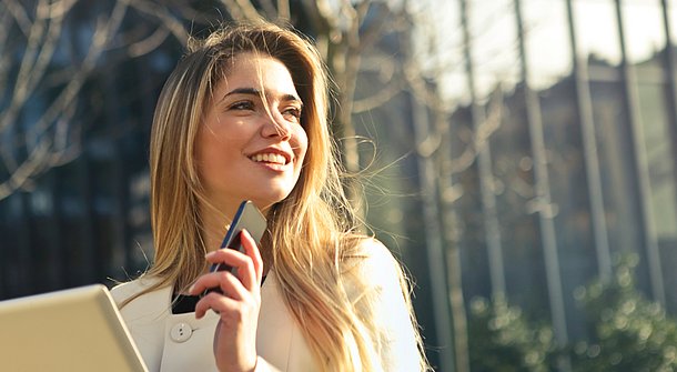 Was wächst denn da? Die besten Apps zur Pflanzenbestimmung im Garten