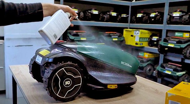 Does a robotic lawnmower need to be cleaned?