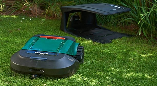 Alexa, fahr den Mähroboter in die Garage